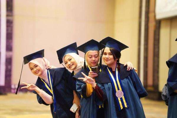 SBM ITB Luluskan 530 Wisudawan, 218 di Antaranya Cum Laude