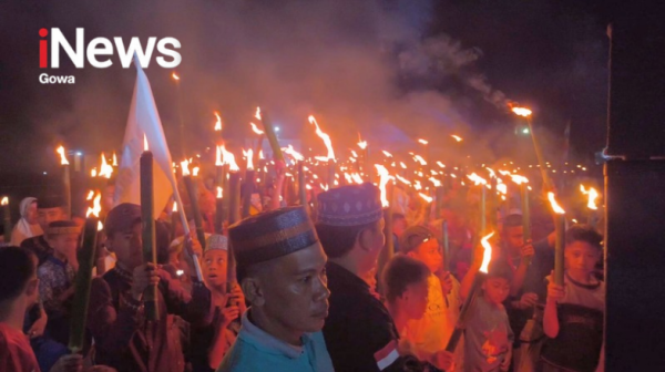 Ribuan Warga Takalar Pawai Obor Meriahkan Malam Takbiran