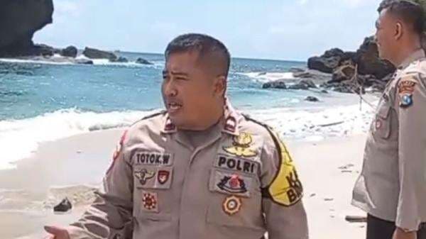 Polisi Datangi Wisatawan di Pantai Jember, Ingatkan Cuaca Buruk Mengintai