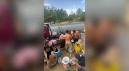 Warga Aceh Tamiang Nikmati Air Bersih, Cuci Pakaian dan Mandi Usai Terisolir Akibat Banjir