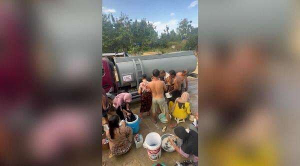 Warga Aceh Tamiang Nikmati Air Bersih, Cuci Pakaian dan Mandi Usai Terisolir Akibat Banjir