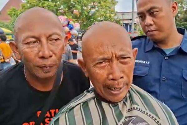 Syukuran Bupati Sudewo Ditangkap KPK, Warga Pati Cukur Gundul