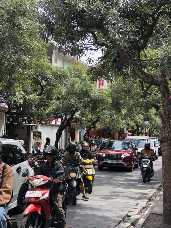 Kemenpar dan Politeknik Pariwisata NHI Bandung Tinjau Destinasi Wisata Jalan Braga Bandung Kemenpar dan Politeknik Pariwisata NHI Bandung Tinjau Destinasi Wisata Jalan Braga Bandung