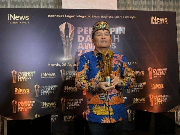 Raih Apresiasi Pemimpin Daerah Awards 2025, Agustiar Sabran: Terima Kasih Guru, Dosen, dan Rektor
