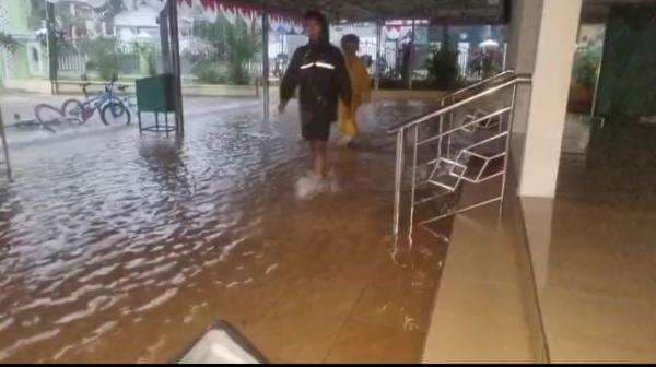Tanggul Jebol di Kemang Bogor, Perumahan Terendam Banjir Usai Hujan Deras