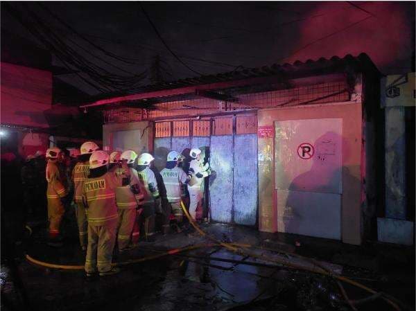 Konveksi di Tambora Jakbar Terbakar, 22 Damkar Dikerahkan