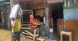 Warga Blok Empang Muara Angke Pilih Bertahan di Rumah meski Digenangi Banjir Rob