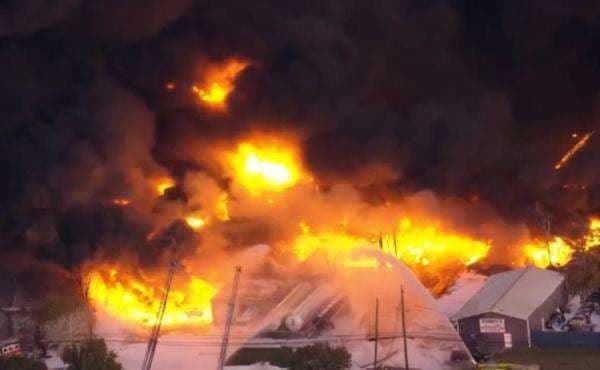 Pesawat Kargo UPS MD-11 Jatuh dan Meledak di AS, Semua Kru Tewas