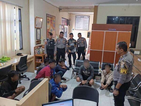 6 Remaja Terlibat Tawuran Diamankan Polisi Berikut barang Bukti Dua Bilah Senjata Tajam