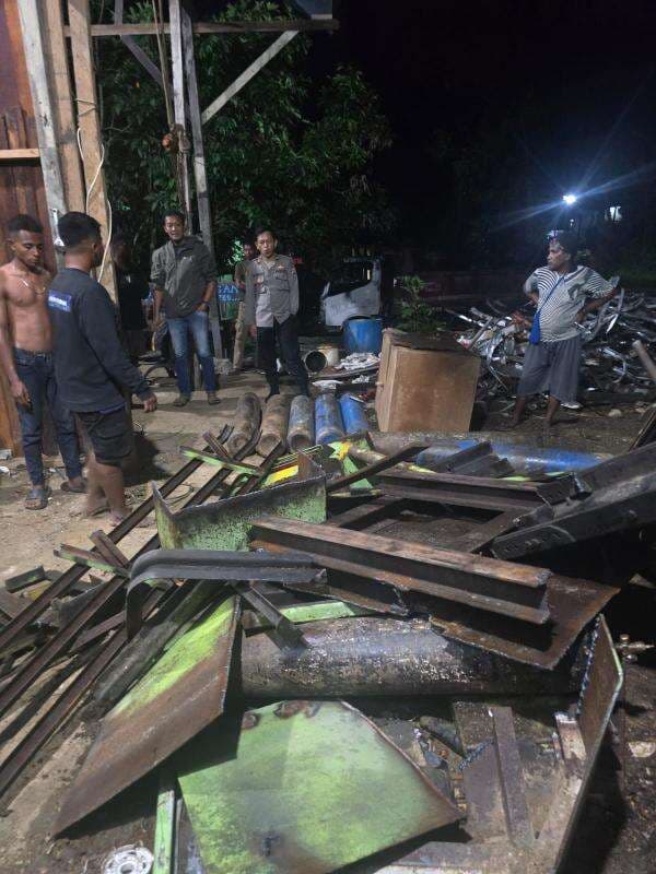 Tegas! Danrem 181 Sorong Janji Tindak Tegas Oknum TNI Jika Terlibat Kasus Pencurian Truk Tronton Tegas! Danrem 181 Sorong Janji Tindak Tegas Oknum TNI Jika Terlibat Kasus Pencurian Truk Tronton