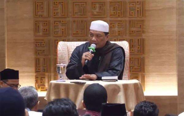 Profil Ustaz Yahya Waloni Seorang Mualaf, Wafat saat Khutbah Jumat di Masjid Daarul Falah Makkasar Profil Ustaz Yahya Waloni Seorang Mualaf, Wafat saat Khutbah Jumat di Masjid Daarul Falah Makkasar