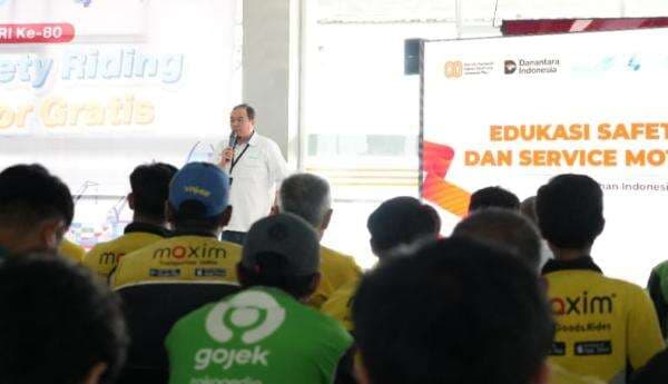 Semarak HUT RI, 80 Ojol Dapat Edukasi Safety Riding dan Servis Motor Gratis di Pelabuhan Makassar