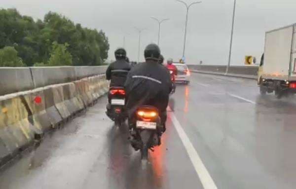 Dikawal Polisi, Ratusan Motor Masuk Tol Tarumajaya Imbas Banjir Akses Menuju Tanjung Priok