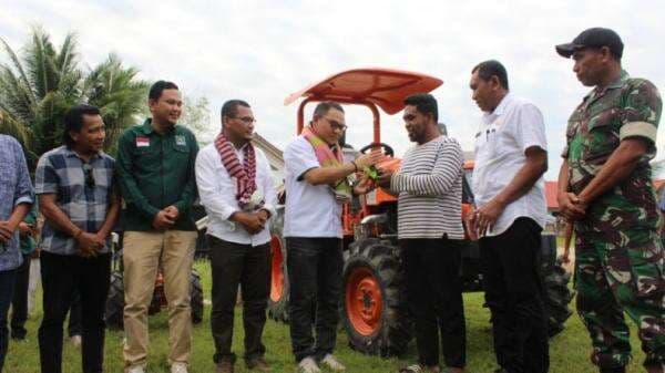 Anggota DPR RI Jaelani Salurkan Alsintan, Dorong Swasembada Pangan di Buton Utara Anggota DPR RI Jaelani Salurkan Alsintan, Dorong Swasembada Pangan di Buton Utara