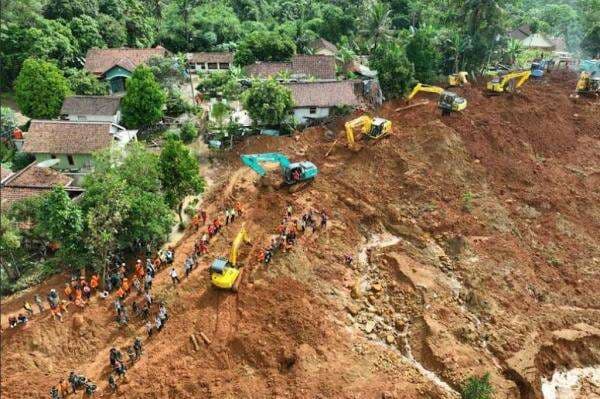 Pencarian Korban Longsor Cilacap, 10 Orang Belum Ditemukan