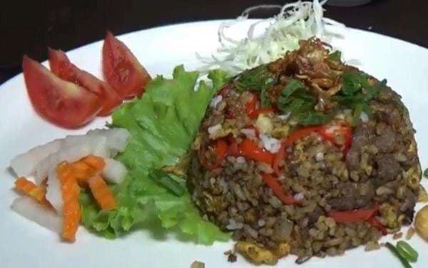 Mencicipi Kelezatan Nasi Goreng Kambing Ponorogo, Dipadu Teh Telur