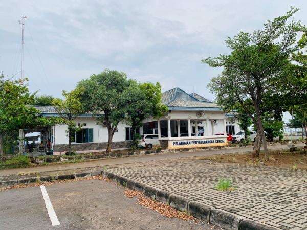 Kondisi Pelabuhan Kendal Memprihatinkan, KMP Kalibodri Sudah Tiga Bulan Tidak Beroperasi Kondisi Pelabuhan Kendal Memprihatinkan, KMP Kalibodri Sudah Tiga Bulan Tidak Beroperasi