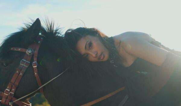 Novia Bachmid Jadi Art Cover Playlist Spotify Woman of Indonesia untuk Lagu Terbarunya