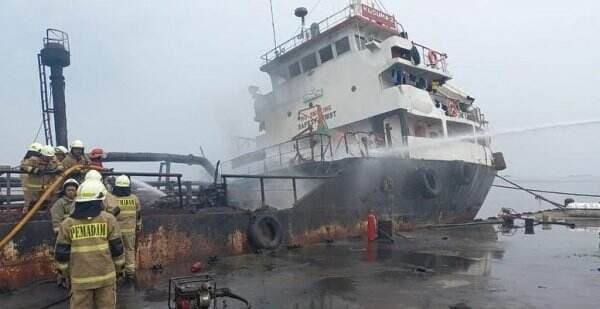 4 Fakta Kapal Pengangkut BBM Terbakar di Pelabuhan KBN Cilincing   