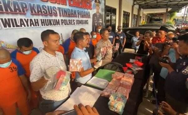 4 Orang Sindikat Pengedar Miliaran Uang Palsu Ditangkap di Jombang