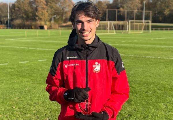 FC Emmen Unggah Momen Tim Geypens Terima Penghargaan Gol Terbaik untuk Oktober 2025