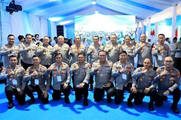 Presiden Prabowo Anugerahkan Tanda Kehormatan kepada Polri atas Dukungan Ketahanan Pangan Nasional