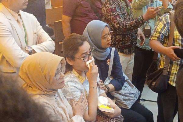 Momen Istri Kacab Bank BUMN Menangis, Kecewa dengan Vonis 3 Pelaku Prajurit TNI