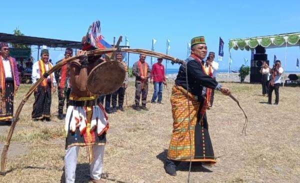 Wabup Matim Tarsi Buka Festival Ligota Beach, Wujudkan Pariwisata Berkualitas dan Berkelanjutan