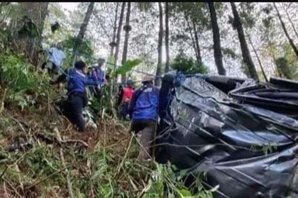 Identitas 7 Korban Kecelakaan Minibus Masuk Jurang di Pacet Mojokerto, 2 Orang Tewas