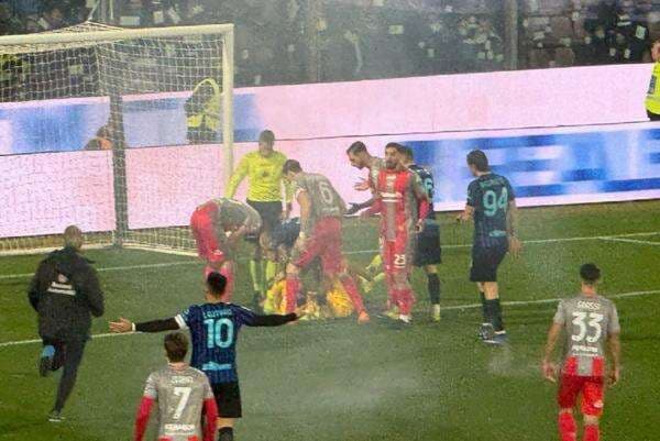 Kronologi Kiper Timnas Indonesia Emil Audero Jadi Korban Pelemparan Flare di Laga Cremonese vs Inter Milan!