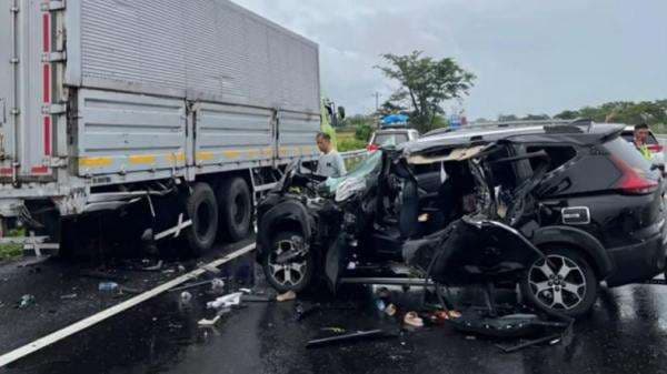 Mobil Ditumpangi Sekeluarga Kecelakaan di Tol Pemalang–Batang, Balita Tewas
