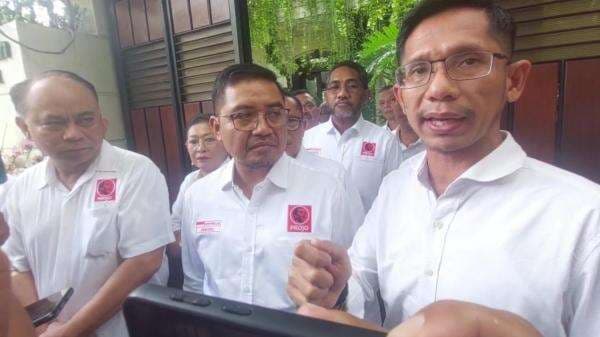 Jokowi Pamerkan Ijazah UGM Miliknya ke Budi Arie Cs