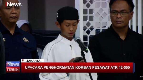 Momen Haru Anak Korban Pesawat ATR 42-500 Bacakan Puisi untuk Ayahnya