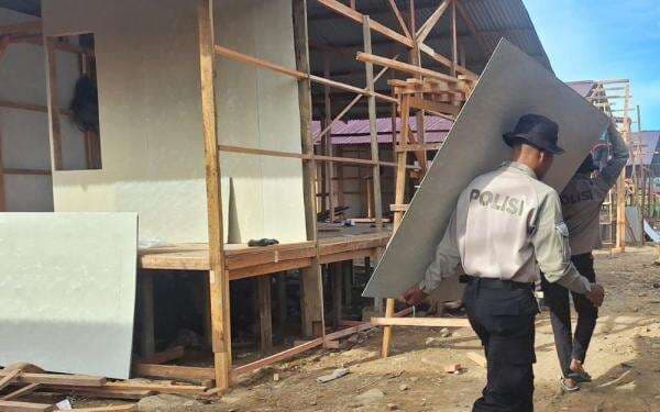 Polisi Bangun 100 Huntara untuk Warga Terdampak Bencana Padang
