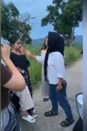 Viral! Video Perundungan Pelajar di Sukamakmur Kabupaten Bogor, Orang Tua Korban Ambil Langkah Hukum Viral! Video Perundungan Pelajar di Sukamakmur Kabupaten Bogor, Orang Tua Korban Ambil Langkah Hukum