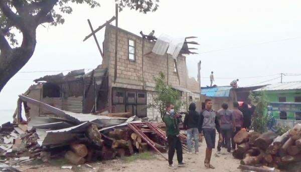Puting Beliung Terjang Kupang, Puluhan Rumah Porak Poranda