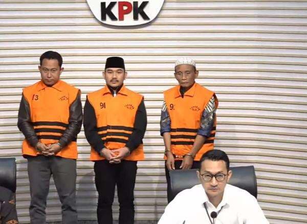 Bupati Bekasi Ade Kuswara dan Ayahnya Jadi Tersangka KPK, Langsung Ditahan