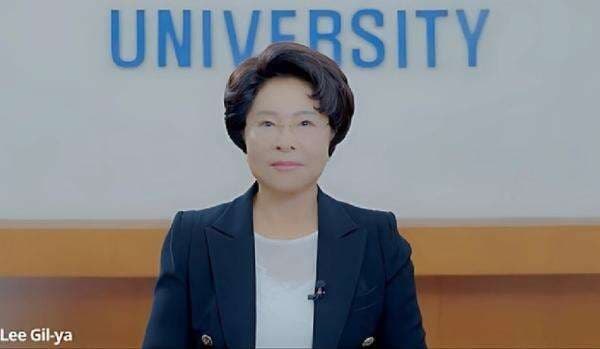 Rektor Berusia 93 Tahun Ini Tetap Cantik dan Awet Muda, Ini Rahasianya!