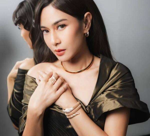 Dian Sastro Pakai Set Perhiasan Gelang Mirip Ular Rp2 Miliar, Ini 6 Faktanya