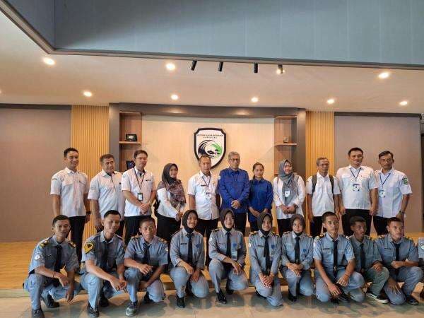Poltek KP Karawang Kenalkan Dunia Perikanan dan Kelautan pada Siswa SMKN Cilebar