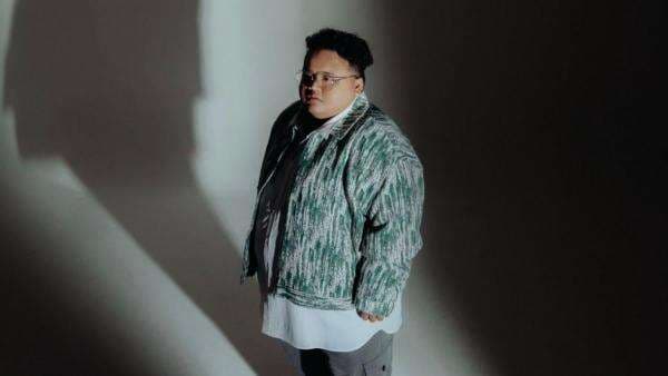 Peter Holly Rilis Single Terbaru Sajak Rindu, Penggemar: Sedih Banget!