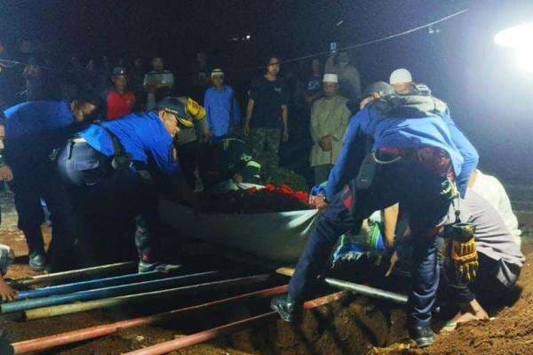 Pria Obesitas Seberat 200 Kg di Kuningan Meninggal, Damkar Turun Tangan Bantu Pemakaman