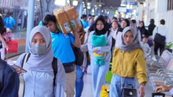 Lonjakan Penumpang Nataru, Tiket Kereta Api Hampir Terjual 4 Juta hingga Awal 2026