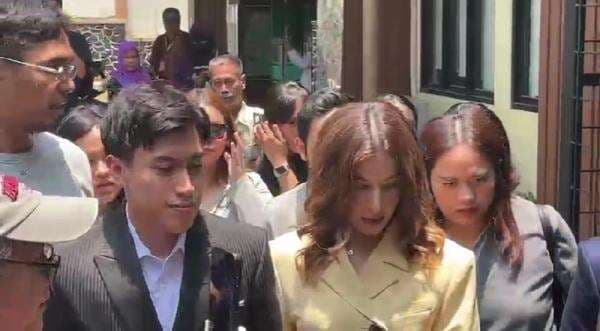 Pengacara Sangun Ragahdo Curi Perhatian saat Sidang Tasya Farasya Pengacara Sangun Ragahdo Curi Perhatian saat Sidang Tasya Farasya