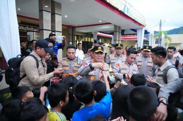 Polri Fokus Kirim Alat Berat untuk Buka Jalur Terisolasi Akibat Bencana Sumatera