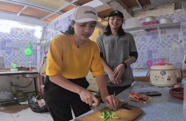 Kerja di Warkop, Azia Bikin Semua Orang Ketawa Gara-Gara Gombalannya! Kerja di Warkop, Azia Bikin Semua Orang Ketawa Gara-Gara Gombalannya!