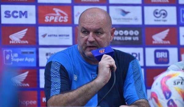 Meski Sulit, Bojan Hodak Ingin Persib Menang Lawan Dewa United