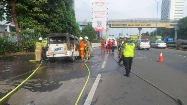 Mobil Listrik Terbakar di Tol JORR, Diduga gegara Korsleting