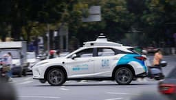 Taksi Otonom Makan Korban, Tabrak Pejalan Kaki hingga Terjepit di Kolong Mobil