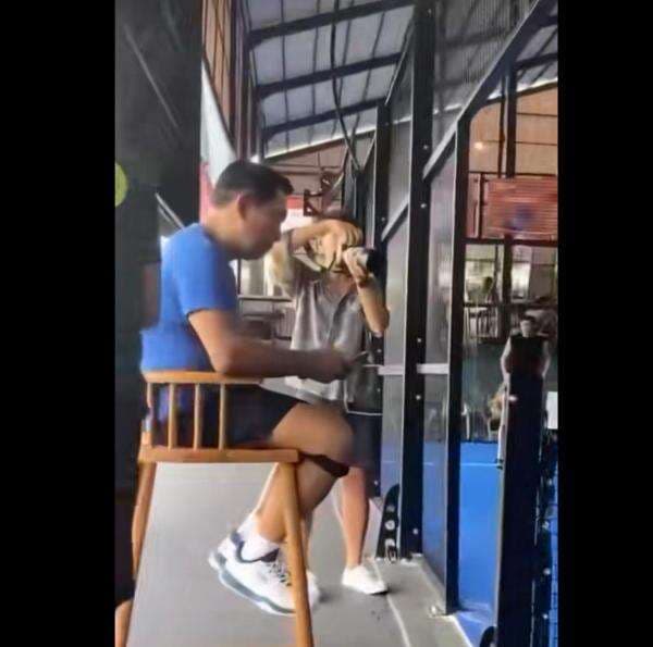 Potret Ridwan Kamil Asyik Main Padel di Bali Usai Bercerai dengan Atalia Praratya Potret Ridwan Kamil Asyik Main Padel di Bali Usai Bercerai dengan Atalia Praratya